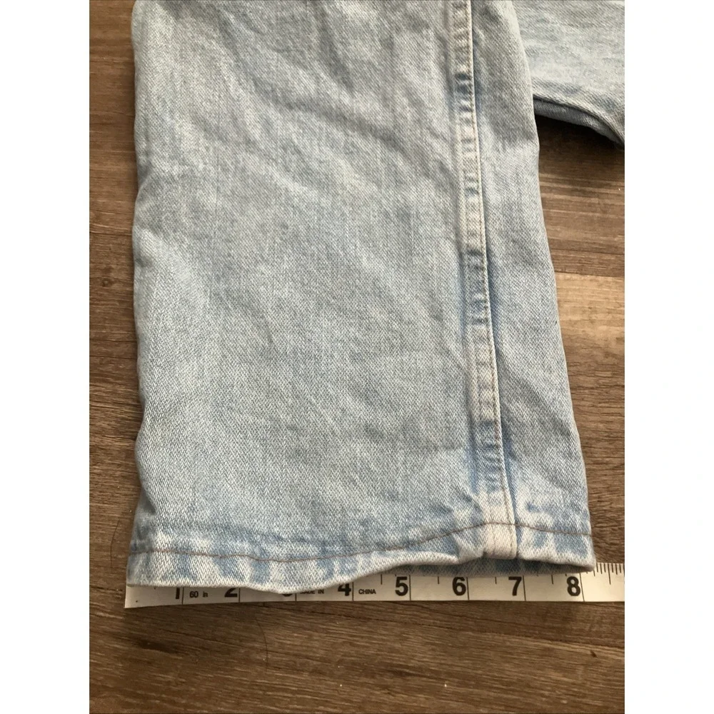 Wrangler Jeans Mens Size 34x34 Light Wash Blue Relaxed Fit Straight Leg Denim